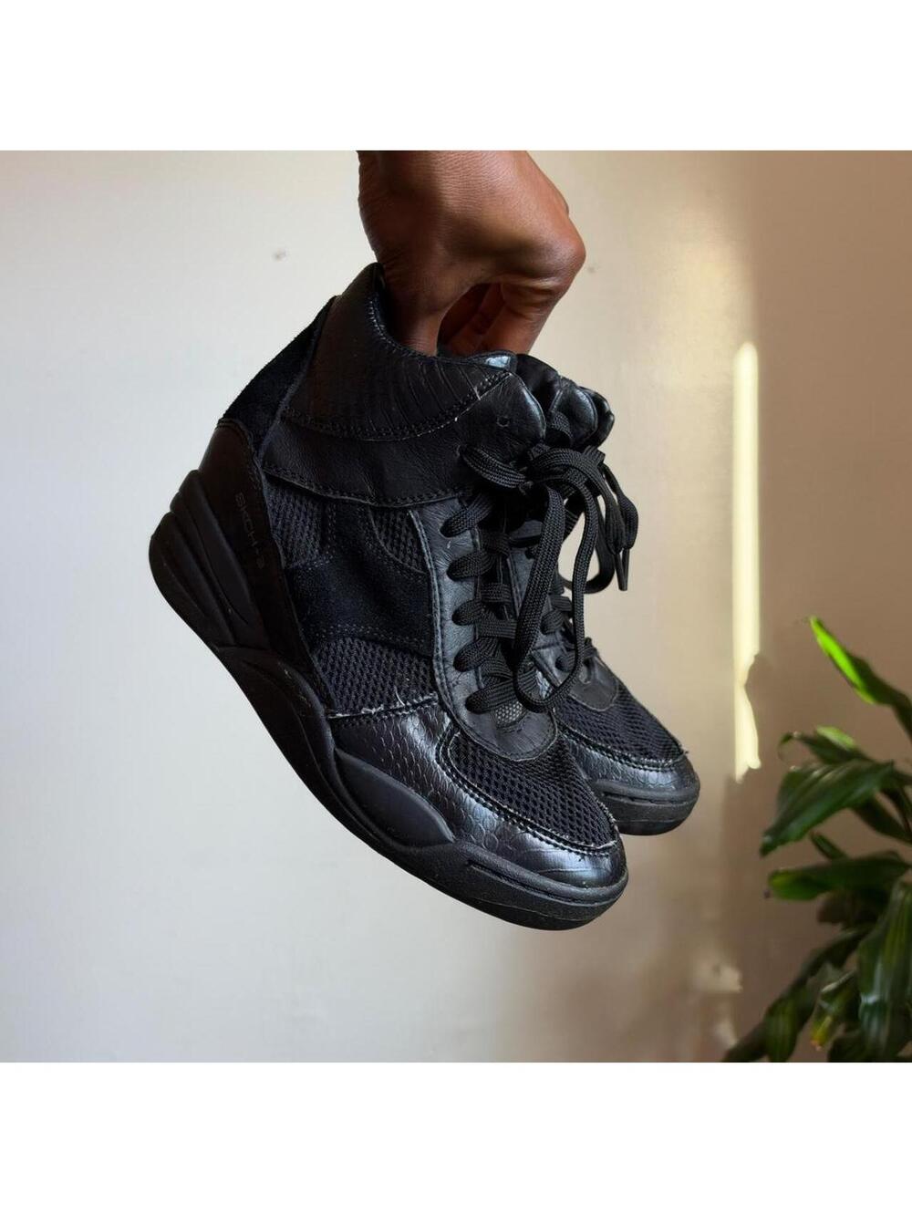 Y2K Skechers Black Leather Suede Hidden Wedge Sneakers women’s US 7